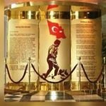 Atatürk Köşeleri altın sarısı
